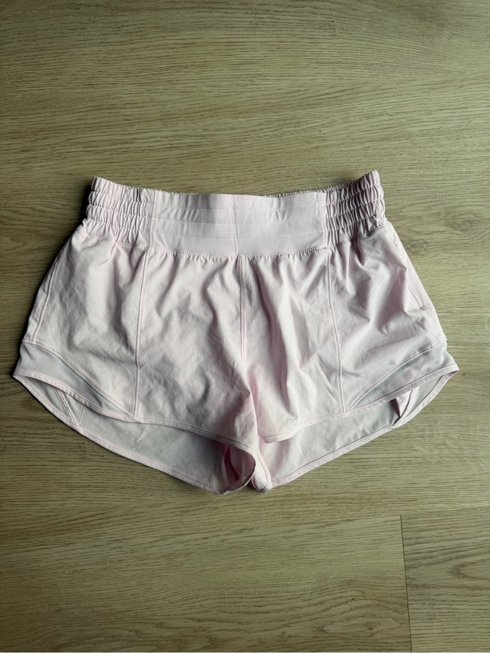 lululemon athletica light pink hotty hot high rise lined shorts 2.5” size 6